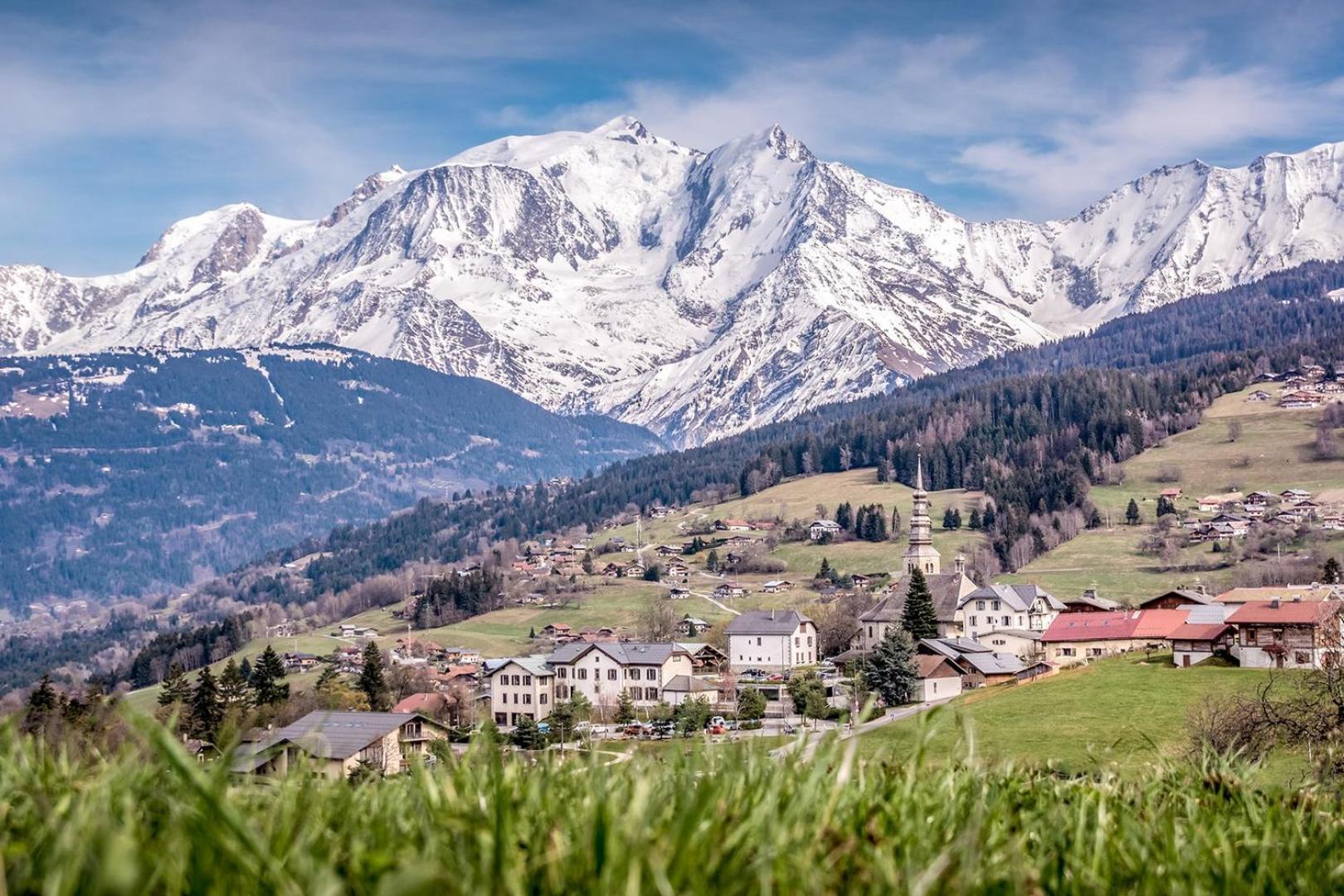 Apartment Au Bon Coin - Luxury Chamonix Hidden Haven, Mont Blanc View, Hot Tub And Garden Buitenkant foto