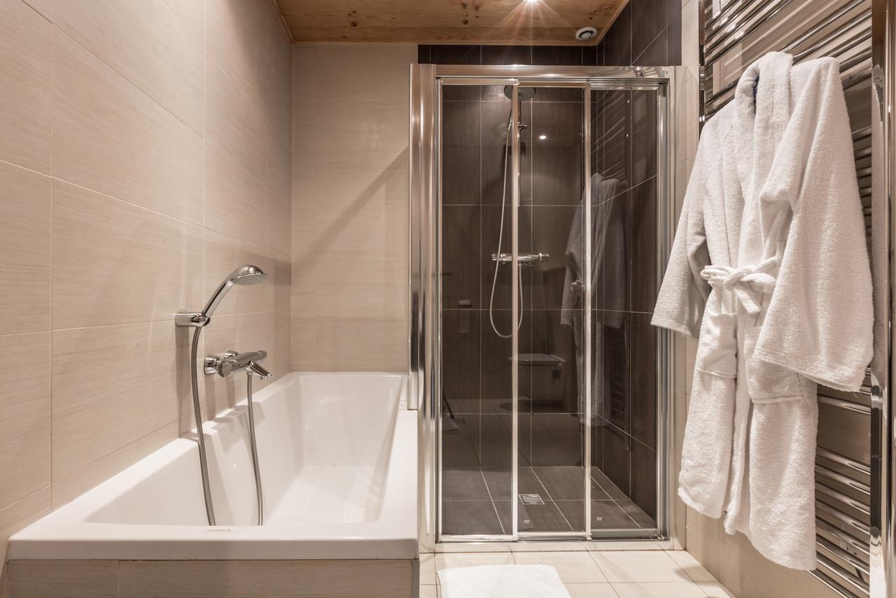 Apartment Au Bon Coin - Luxury Chamonix Hidden Haven, Mont Blanc View, Hot Tub And Garden Buitenkant foto