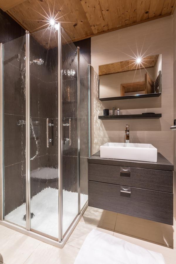 Apartment Au Bon Coin - Luxury Chamonix Hidden Haven, Mont Blanc View, Hot Tub And Garden Buitenkant foto