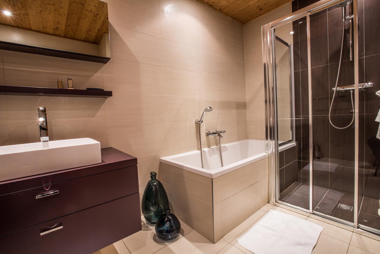 Apartment Au Bon Coin - Luxury Chamonix Hidden Haven, Mont Blanc View, Hot Tub And Garden Buitenkant foto