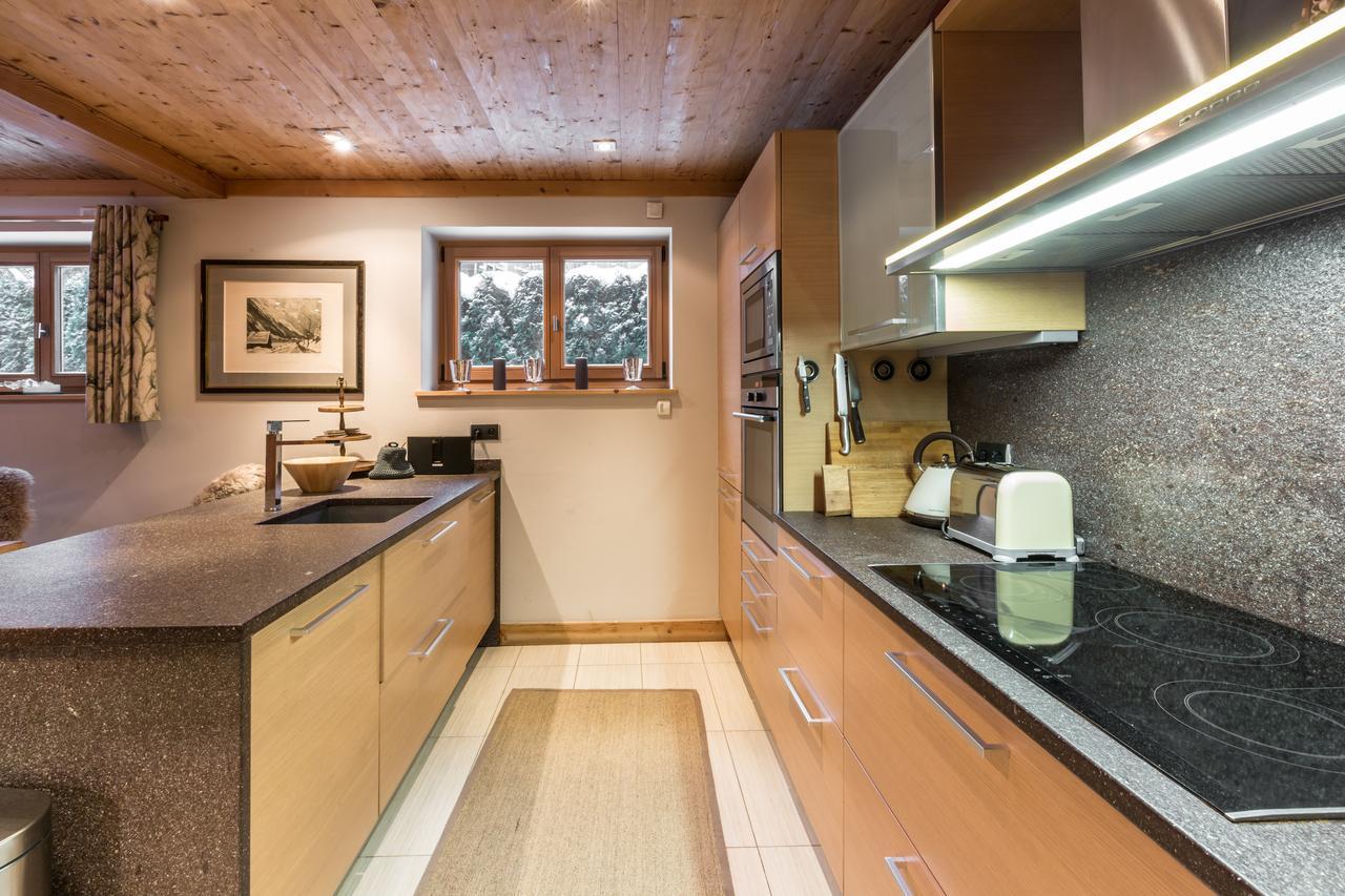 Apartment Au Bon Coin - Luxury Chamonix Hidden Haven, Mont Blanc View, Hot Tub And Garden Buitenkant foto