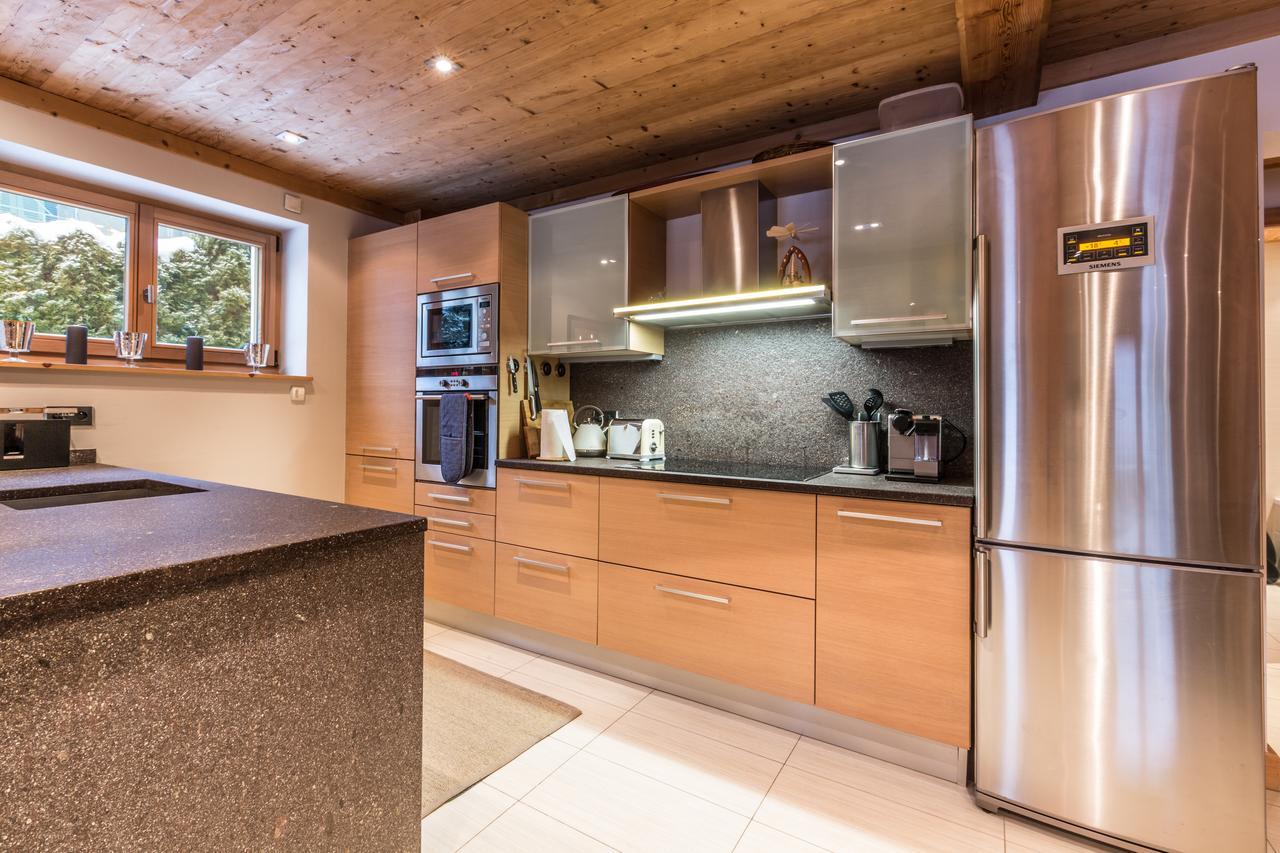 Apartment Au Bon Coin - Luxury Chamonix Hidden Haven, Mont Blanc View, Hot Tub And Garden Buitenkant foto